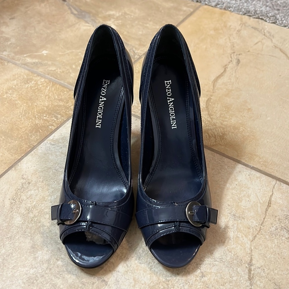 Enzo Angiolini navy patten leather peep toe heel size 6